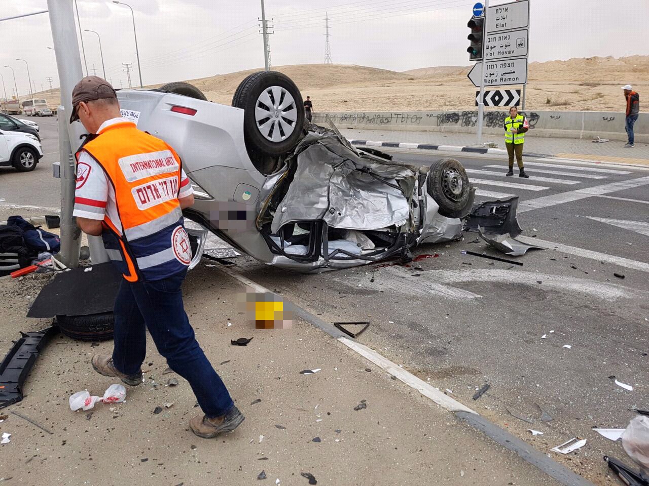 זירת התאונה, כוחות ההצלה במקום (צילום: מד''א)